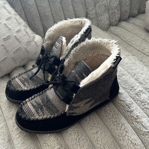 Minnetonka Black and Gray Moccasins
